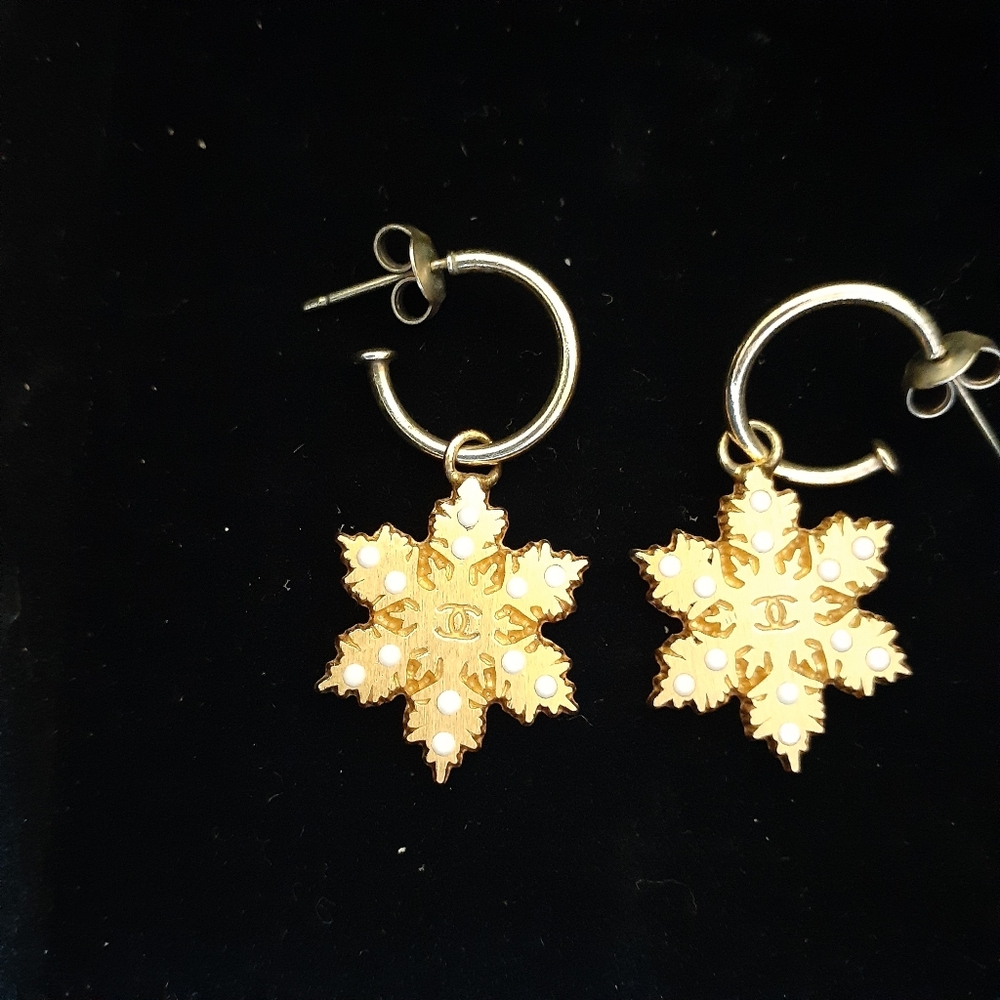 **SOLD**CHANEL VINTAGE EARRINGS